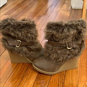 Brown fur heal boots with buckle . Size 6